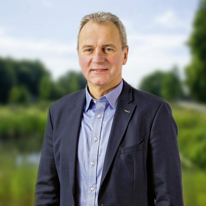 Dr. Henning Martens